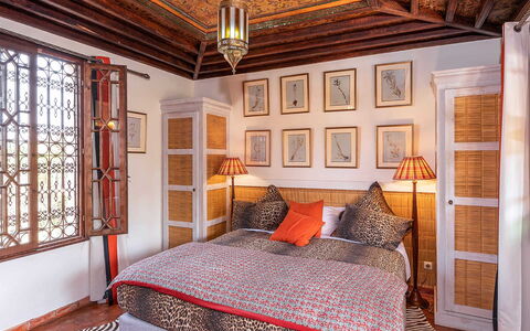 Le Jardin Mogador: Camera Da Letto, Interior Design, Letto, Legna, Pavimento, Pavimentazione, Soffitto, Mobilia, Bedding, Illuminazione