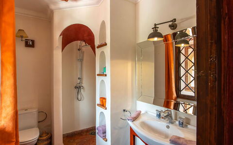 Le Jardin Mogador: Parete, Interior Design, Pavimentazione, Lavandino Del Bagno, Idraulico Fixture, Pavimento, Soffitto, Camera, Bagno, Rubinetto