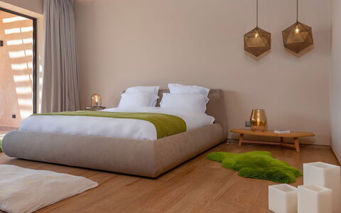 Villa Amrabat: Mobilia, Interior Design, Pavimento, Pavimentazione, Legna, Camera Da Letto, Letto, Casa, Pavimento In Legno, Marrone