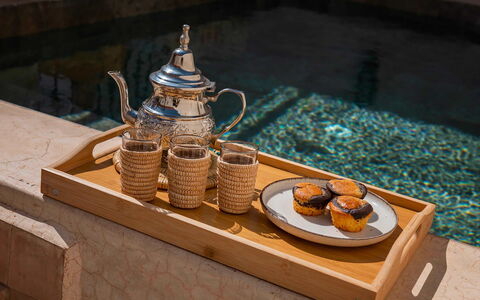 Riad Ali: Tavola, Serveware, Dishware, Cibo, Teiera, Porcellana, Piatto