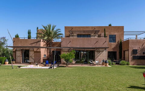 Dar Moon: Casa, Shade, Estate, Giardino, Landscaping, Hacienda, Prato, Cortile, Backyard, Design