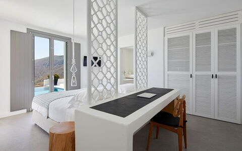 Villa Kenan: Mobilia, Interior Design, Camera Da Letto, Pavimentazione, Legna, Pavimento, Letto, Soffitto, Tessile, Illuminazione