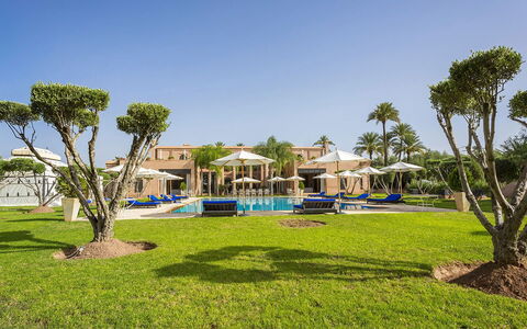 Le Palais du Roi: Mobili Da Esterno, Ricorrere, Piscina, Shade, Tempo Libero, Ombrello, Eco Hotel, Hotel, Villa