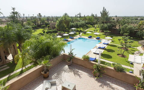 Le Palais du Roi: Piscina, Ombrello, Ricorrere, Mobili Da Esterno, Lettino, Eco Hotel, Hacienda, Landscaping, Terme, Estate