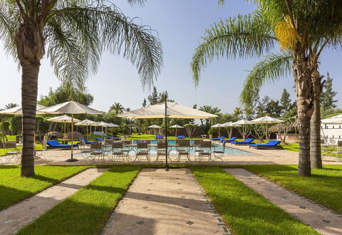 Le Palais du Roi: Blu, Mobili Da Esterno, Ombrello, Ricorrere, Piscina, Shade, Lettino, Tempo Libero, Eco Hotel