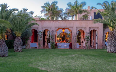 Villa Exotic: Giardino, Hacienda, Estate, Landscaping, Ricorrere, Cortile, Prato, Dimora, Cortile