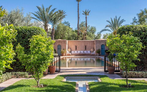 Villa Exotic: Piscina, Ricorrere, Giardino, Hacienda, Giochi D'Acqua, Mobili Da Esterno, Estate, Landscaping, Shade, Cortile