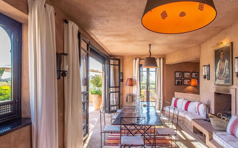 Villa Exotic: Mobilia, Casa, Sedia, Mobili Da Esterno, Villa, Soggiorno, Divano, Balcone, Hotel
