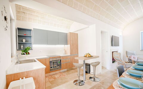 Trulli Heaven: Mobilia, Interior Design, Pavimentazione, Legna, Pavimento, Soffitto, Controsoffitto, Cucina, Illuminazione, Cabinetry