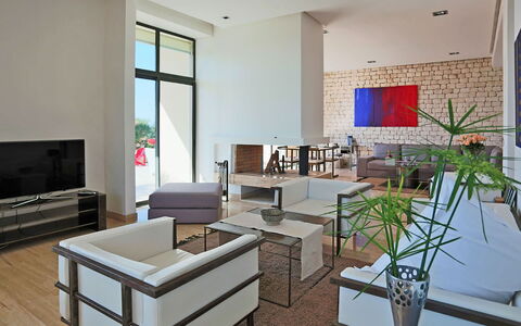 Villa Amador: Mobilia, Interior Design, Pavimentazione, Pavimento, Divano, Soggiorno, Soffitto, Appartamento, Tavolo, Sedia