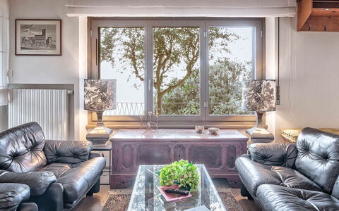 Cortona Deluxe: Mobilia, Interior Design, Divano, Legna, Soggiorno, Camera, Soffitto, Pavimentazione, Appartamento, Pavimento
