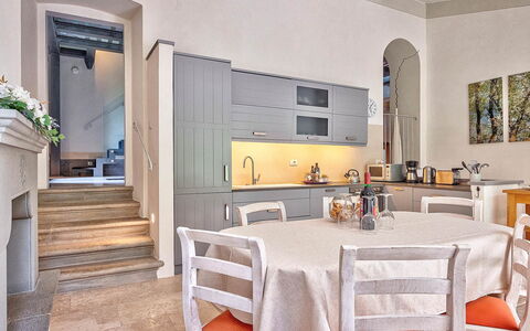 Villa Church: Mobilia, Interior Design, Pavimentazione, Legna, Cucina, Pavimento, Sedia, Soffitto, Illuminazione, Tavolo