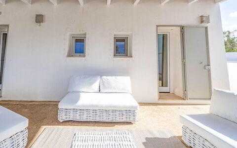 Villa Il Guaceto: Shade, Design, Mobili Da Esterno, Illuminazione Diurna, Sedia, Balcone, Ricorrere, Villa, Camera Da Letto, Cuscino