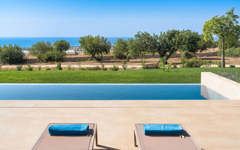 Villa Miriam: Blu, Piscina, Materiale Composito, Mobili Da Esterno, Shade, Ricorrere, Lettino, Landscaping, Eco Hotel, Sedia A Sdraio