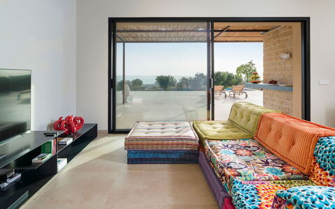 Villa Miriam: Mobilia, Interior Design, Divano, Pavimentazione, Pavimento, Soggiorno, Casa, Camera, Appartamento