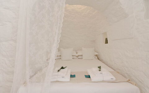 Trulli Fontana: Camera Da Letto, Letto, Bedding, Cuscino, Materiali Naturali, Lenzuolo, Biancheria, Lancia Cuscino, Materasso, Telaio Del Letto