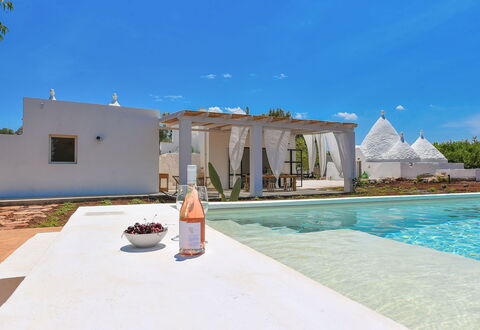 Trulli Fontana: Struttura Esterna, Villa, Piscina