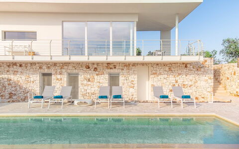 Villa Panita: Piscina, Materiale Composito, Mobili Da Esterno, Estate, Sedia, Ricorrere, Villa, Balcone, Shade, Design