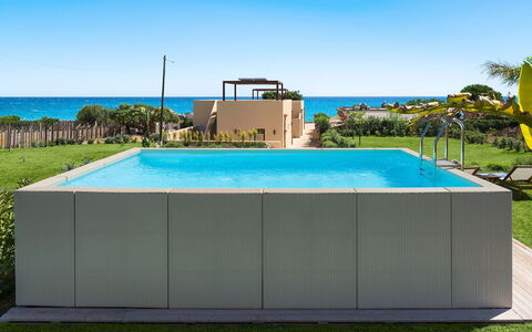Villa Paprika: Piscina, Materiale Composito, Giardino, Tempo Libero, Shade, Landscaping, Erba Sintetica, Backyard, Design, Cortile