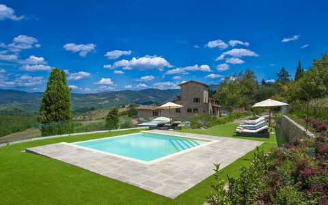 Villa Marinella: Piscina, Collina, Catena Montuosa, Ricorrere, Giardino, Agriturismo, Landscaping, Estate, Prato, Eco Hotel