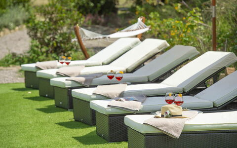 Villa Marinella: Mobili Da Esterno, Mobilia, Shade, Tempo Libero, Giardino, Prato, Lettino, Sedia, Ombrello, Cortile