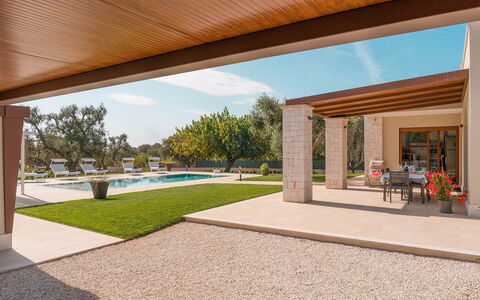 Villa Il Gelsomino: Architettura, Giardino, Casa, Shade, Landscaping, Estate, Backyard, Cortile, Struttura Esterna, Cortile