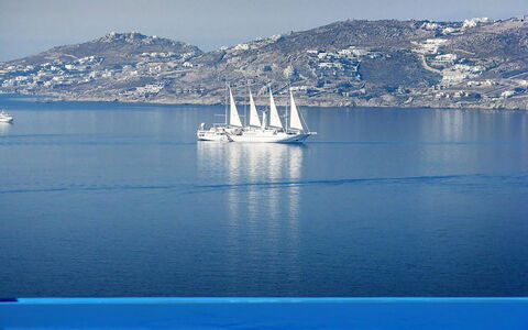 The Rose Suite with Jacuzzi: Blu, Corpo D'Acqua, Barca, Moto D'Acqua, Mare, Costiera E Morfologie Oceanic, Waterway, Oceano, Lago, Albero