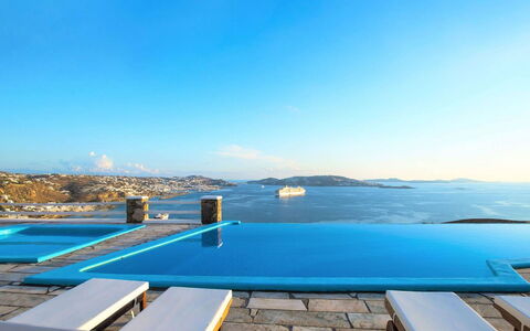 The Rose Suite with Jacuzzi: Blu, Piscina, Costiera E Morfologie Oceanic, Ricorrere, Mare, Costa, Oceano, Eco Hotel, Tropici, Villa