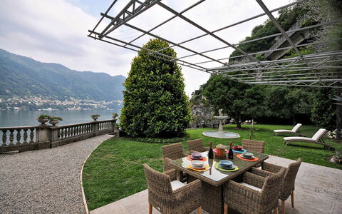 Letizia: Giardino, Sedia, Ricorrere, Landscaping, Eco Hotel, Catena Montuosa, Estate, Shade, Cortile, Prato