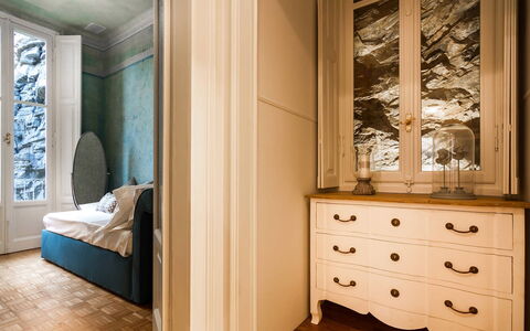 Letizia: Mobilia, Interior Design, Camera Da Letto, Parete, Letto, Pavimentazione, Pavimento, Legna, Camera, Lenzuolo