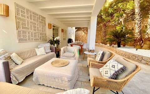 Villa Joel: Mobilia, Parete, Sedia, Interior Design, Divano, Casa, Mobili Da Esterno, Appartamento, Soggiorno