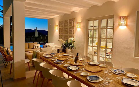 Villa Joel: Mobilia, Interior Design, Sedia, Tavolo, Soffitto, Cucina & Sala Da Pranzo Tavolo, Pavimentazione, Sala Da Pranzo, Lampada, Illuminazione