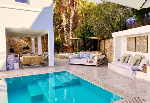 Villa Joel: Piscina, Mobilia, Mobili Da Esterno, Ricorrere, Sedia, Pavimento, Eco Hotel, Materiale Composito, Shade, Ombrello