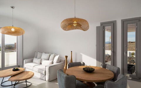 Golden Sunset Villa: Mobilia, Interior Design, Lampada, Materiali Naturali, Soffitto, Sedia, Soggiorno, Latifoglie, Lampada, Color Legno
