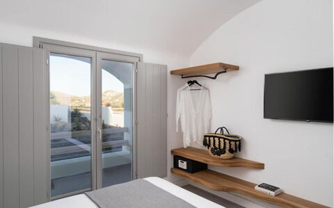 Villa Akrotiri: Interior Design, Camera Da Letto, Letto, Design, Color Legno, Latifoglie, Biancheria, Bedding, Telaio Del Letto, Cuscino