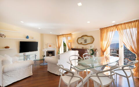 Villa Pietraluna: Mobilia, Interior Design, Pavimentazione, Pavimento, Tavolo, Sedia, Legna, Divano, Soffitto, Soggiorno