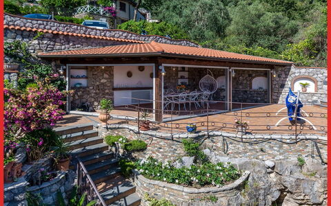 Villa Pietraluna: Muro ​​Di Pietra, Giardino, Cobblestone, Flagstone, Shade, Landscaping, Struttura Esterna, Hacienda, Eco Hotel, Vaso Di Fiori
