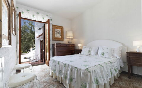 Villa Mary: Mobilia, Interior Design, Letto, Camera Da Letto, Soffitto, Pavimentazione, Pavimento, Tessile, Camera, Biancheria