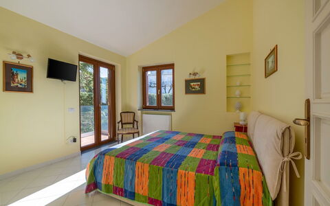 Villa Ava: Mobilia, Interior Design, Letto, Pavimento, Camera Da Letto, Pavimentazione, Legna, Camera, Soffitto, Lenzuolo