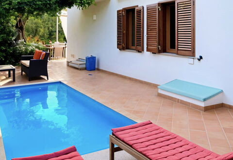 Villa Ava: Mobilia, Piscina, Mobili Da Esterno, Tempo Libero, Ricorrere, Pavimento, Eco Hotel, Shade, Color Legno, Sedia