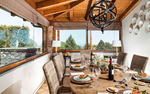 Villa Monte Serra: Mobilia, Interior Design, Legna, Tavolo, Sedia, Soffitto, Pavimentazione, Cucina & Sala Da Pranzo Tavolo, Illuminazione, Sala Da Pranzo
