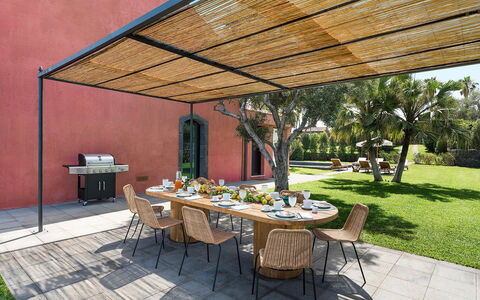 Villa Pozzillo: Mobilia, Mobili Da Esterno, Shade, Tavolo Esterno, Sedia, Giardino, Struttura Esterna, Terrazza, Materiali Naturali, Padiglione