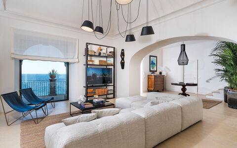 Villa Pozzillo: Mobilia, Interior Design, Pavimentazione, Pavimento, Divano, Tavolo, Soggiorno, Appartamento, Camera, Casa