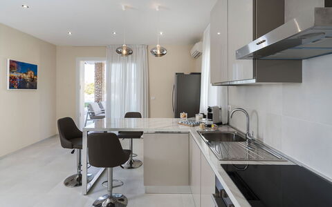 Villa Agorà: Mobilia, Cucina, Controsoffitto, Interior Design, Pavimentazione, Lampada, Cabinetry, Elettrodomestico Da Cucina, Pavimento, Soffitto