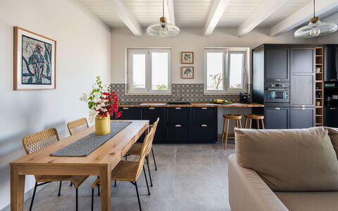Villa Camporeale: Mobilia, Interior Design, Pavimentazione, Tavolo, Legna, Sedia, Cucina & Sala Da Pranzo Tavolo, Soffitto, Pavimento, Sala Da Pranzo