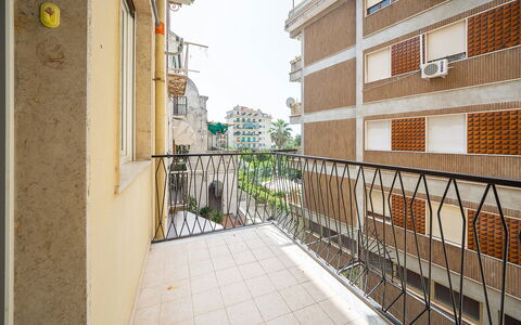 Maison Maiori: Appartamento, Materiale Composito, Balcone, Condominio, Corrimano, Illuminazione Diurna