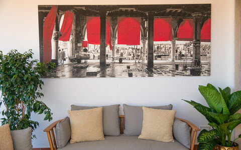 Casa Mario: Mobilia, Interior Design, Divano, Soggiorno, Cornice, Camera, Cuscino, Lancia Cuscino, Comfort