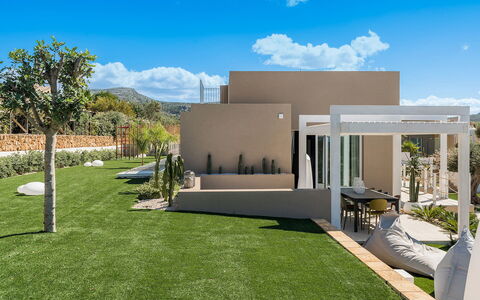 Villa Cornino: Casa, Giardino, Landscaping, Shade, Backyard, Cortile, Estate, Struttura Esterna, Villa, Design