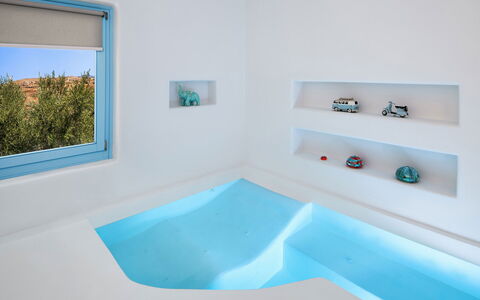 Villa Apanema: Blu, Interior Design, Soffitto, Materiale Composito, Idraulico Fixture, Piscina, Vasca Da Bagno, Design, Hotel, Gesso