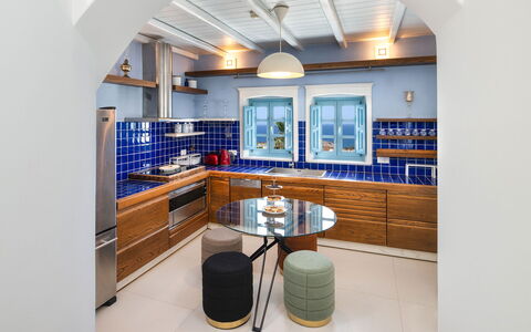 Villa Apanema: Interior Design, Pavimentazione, Cucina, Mobilia, Legna, Controsoffitto, Pavimento, Soffitto, Cabinetry, Casa